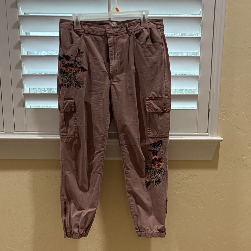 Sundance Mauve Embroidered Cropped Pants